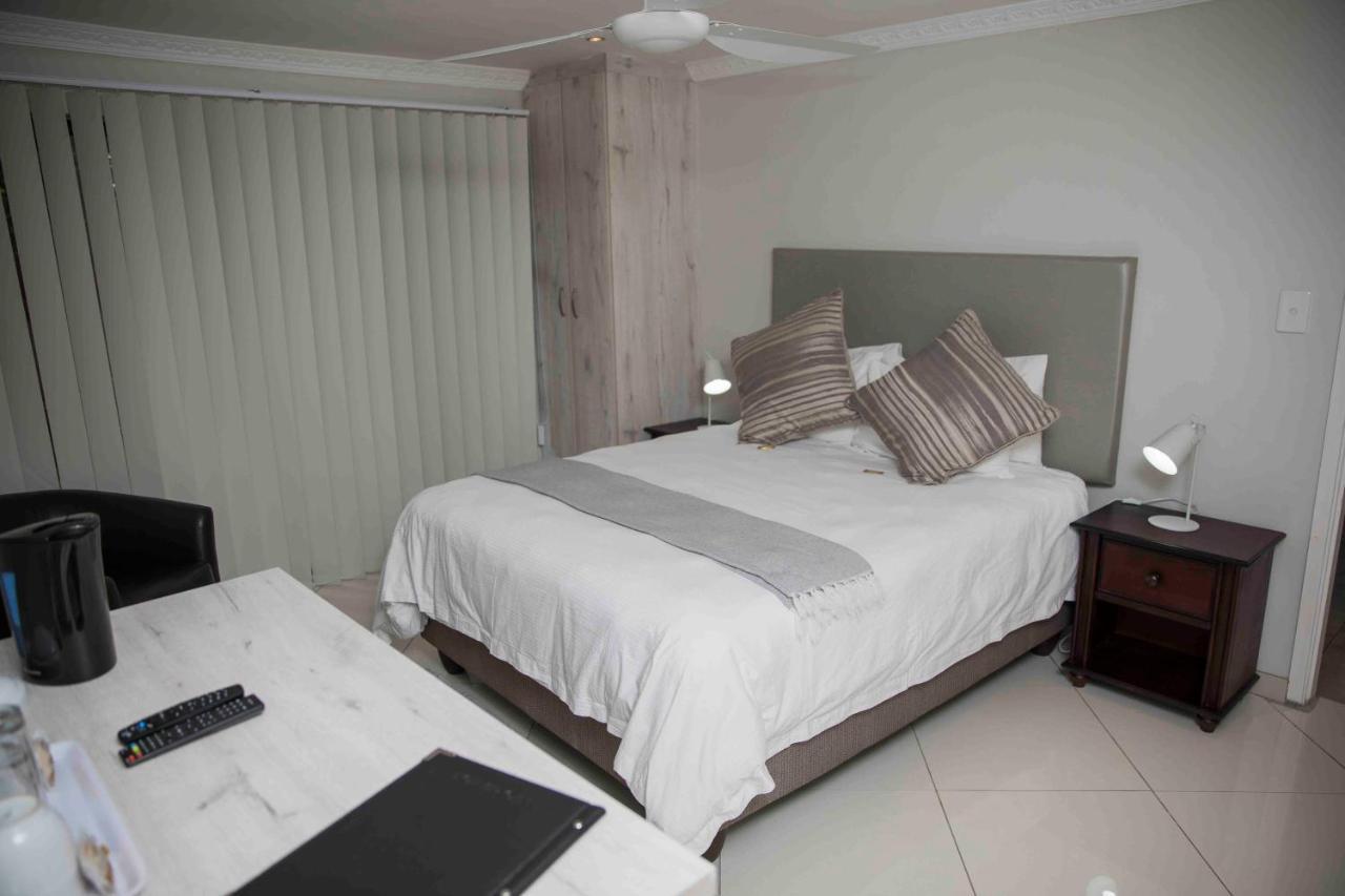 Palmwood Guesthouse 阿曼济姆托蒂 外观 照片