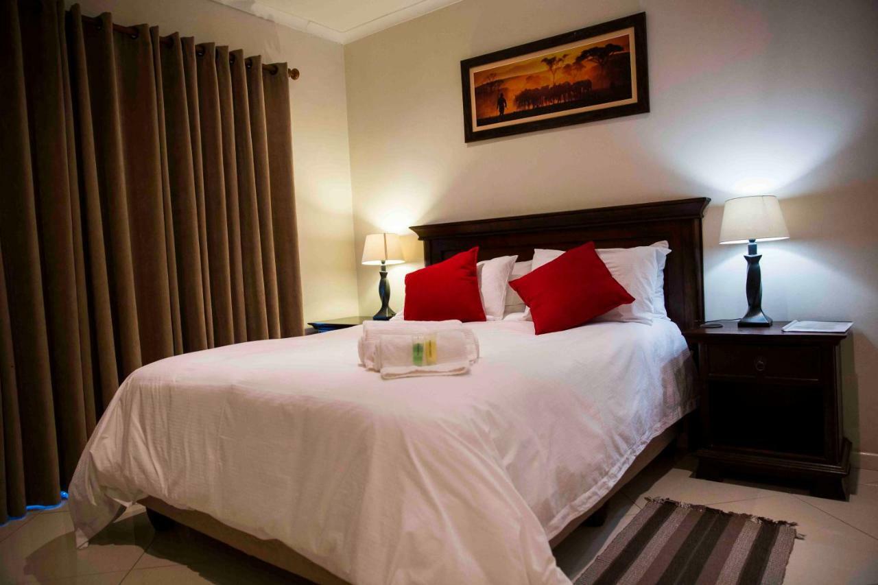 Palmwood Guesthouse 阿曼济姆托蒂 外观 照片