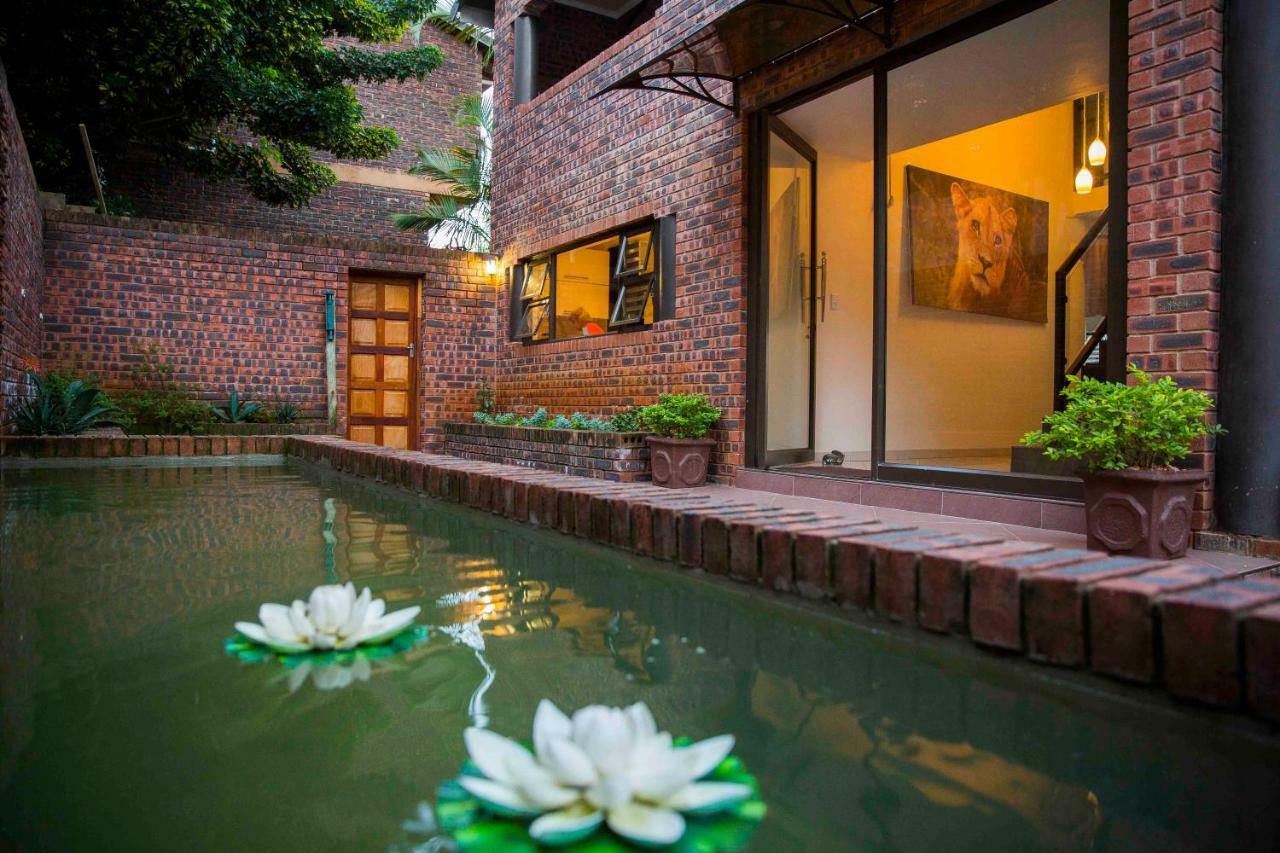 Palmwood Guesthouse 阿曼济姆托蒂 外观 照片